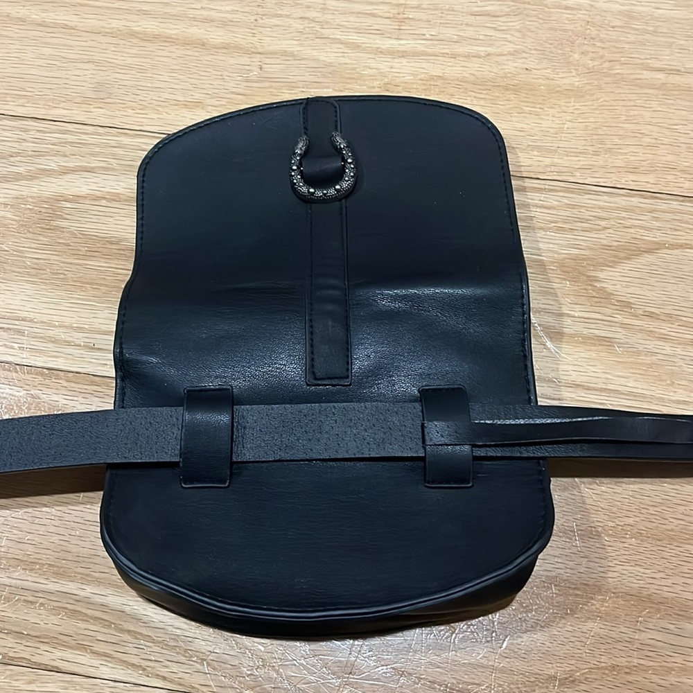 Black ADLO Belt Bag - Picture 4 of 6